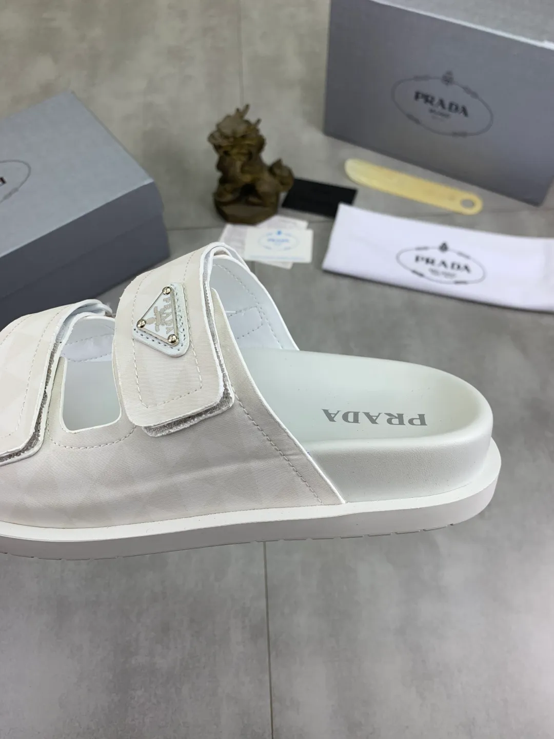 Men's shoes 💰P340💰【New style】🎁🎁🎁 PRADA Prada's new casual slippers, original official website, perfect workmanship, transmitting a kind of noble luxury, sublimating its definition of luxury in Prada's high-end extraordinary craftsmanship. Original combination outsole, code number: 38-44 (45 customized) Multiple colors 🉑️ to choose from